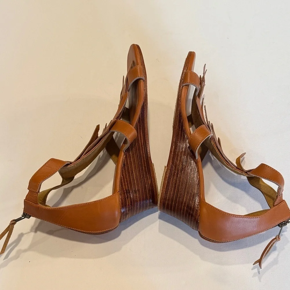 Chic Tan Fringe Sandals